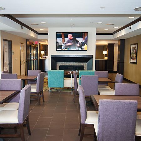 Holiday Inn Express Hotel & Suites Wichita Northeast By Ihg Bagian luar foto