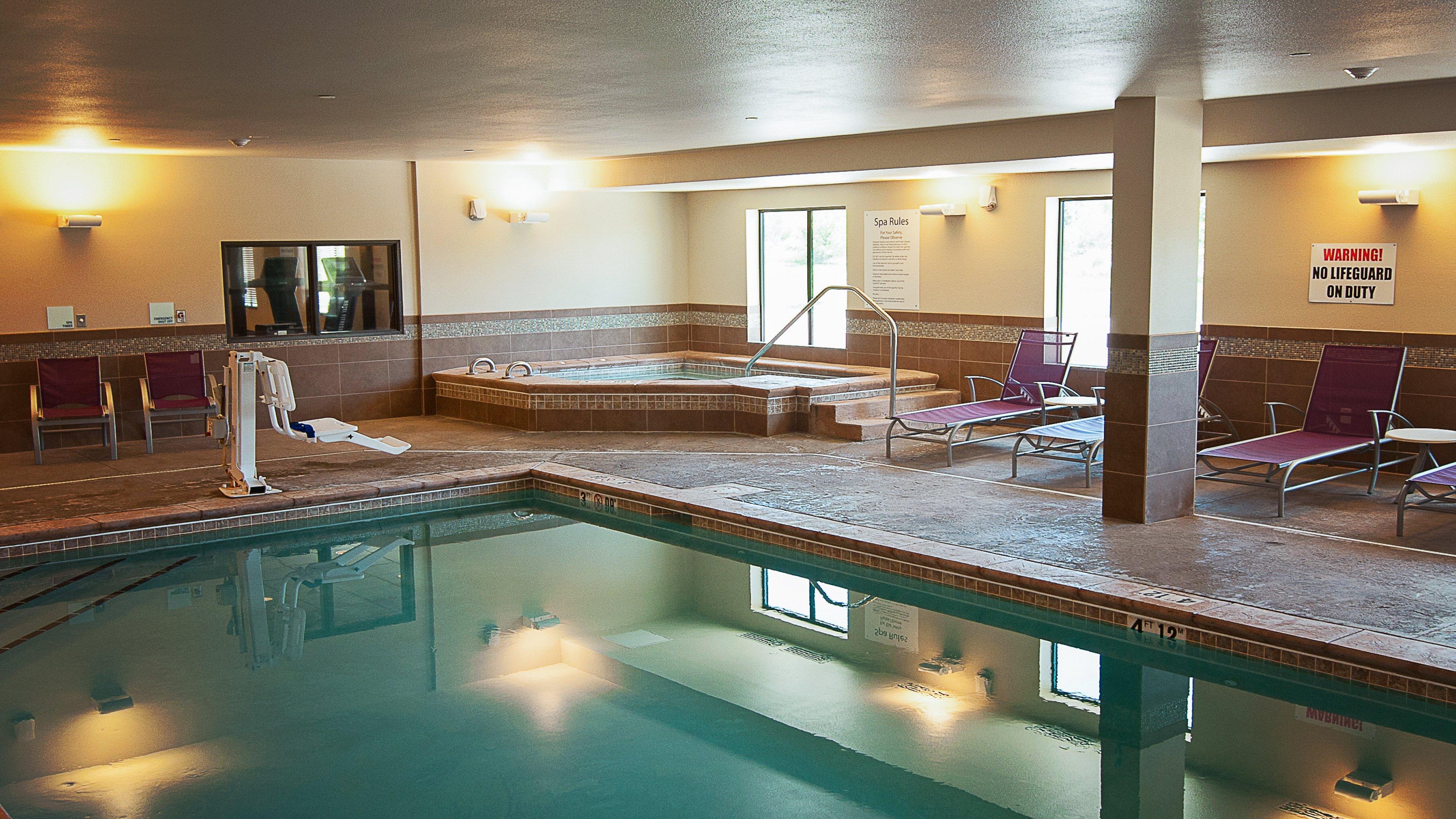 Holiday Inn Express Hotel & Suites Wichita Northeast By Ihg Bagian luar foto