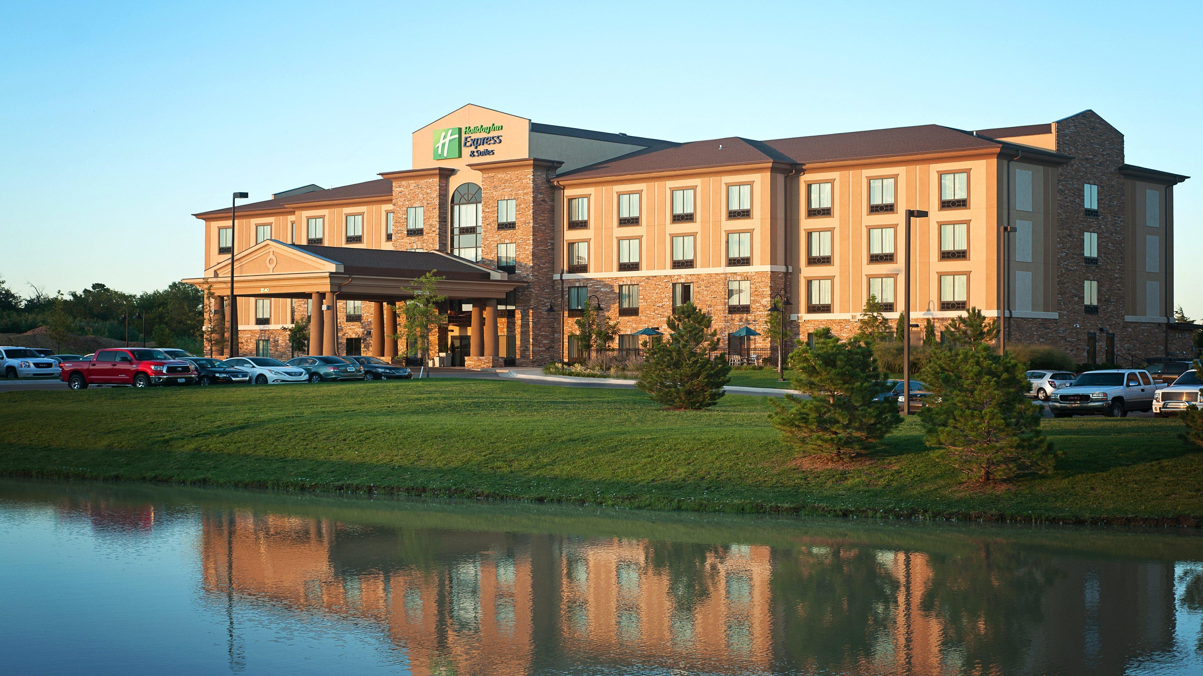 Holiday Inn Express Hotel & Suites Wichita Northeast By Ihg Bagian luar foto