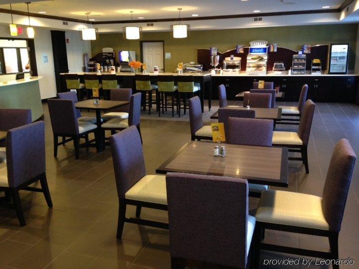 Holiday Inn Express Hotel & Suites Wichita Northeast By Ihg Bagian luar foto