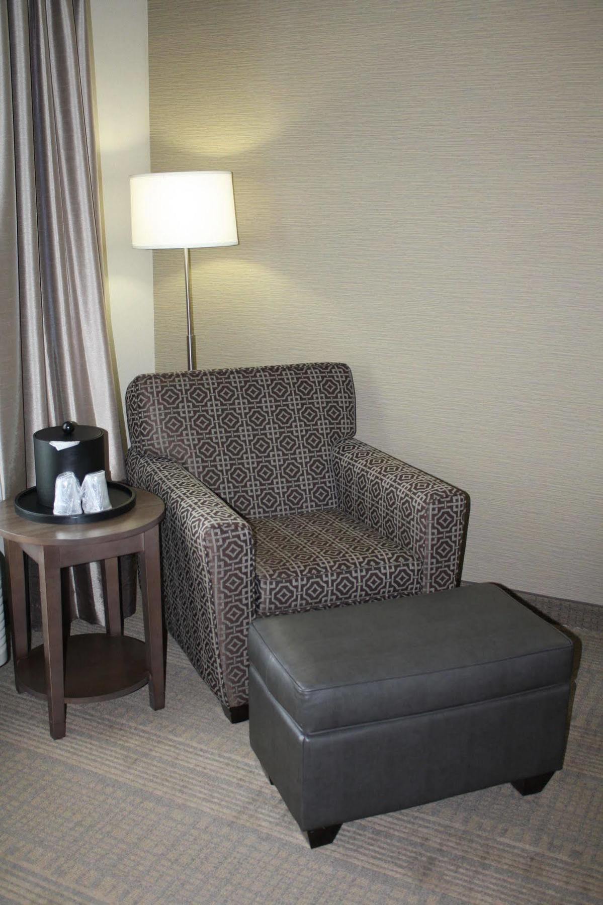 Holiday Inn Express Hotel & Suites Wichita Northeast By Ihg Bagian luar foto
